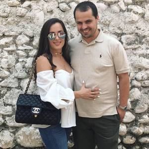 Meet your Posher, Aurela